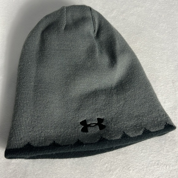 Under Armour Reversible Gray White Black Toboggan Beanie - Picture 3 of 5